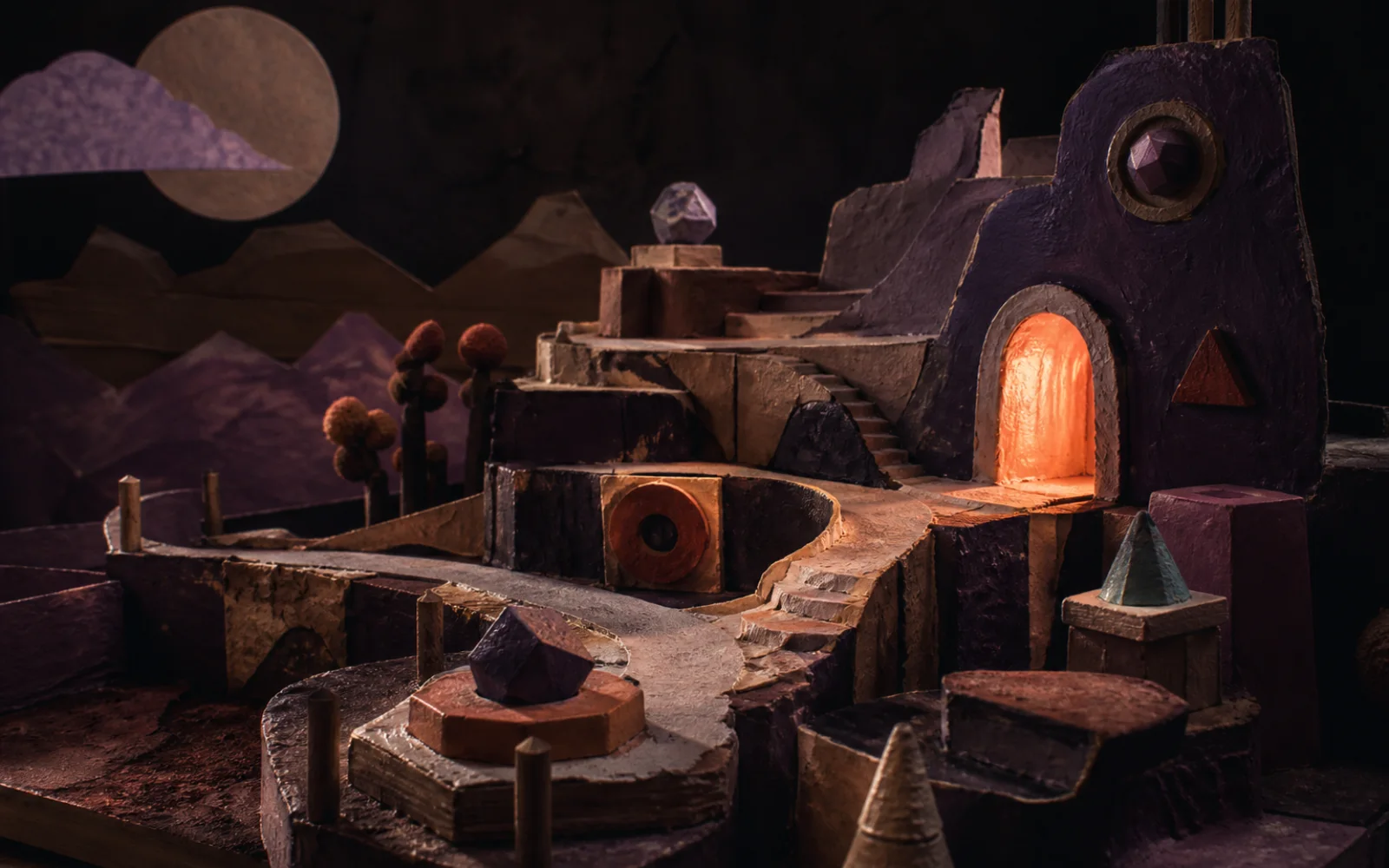 Mundo de jogo artesanal com caminhos, formas geométricas e um portal iluminado